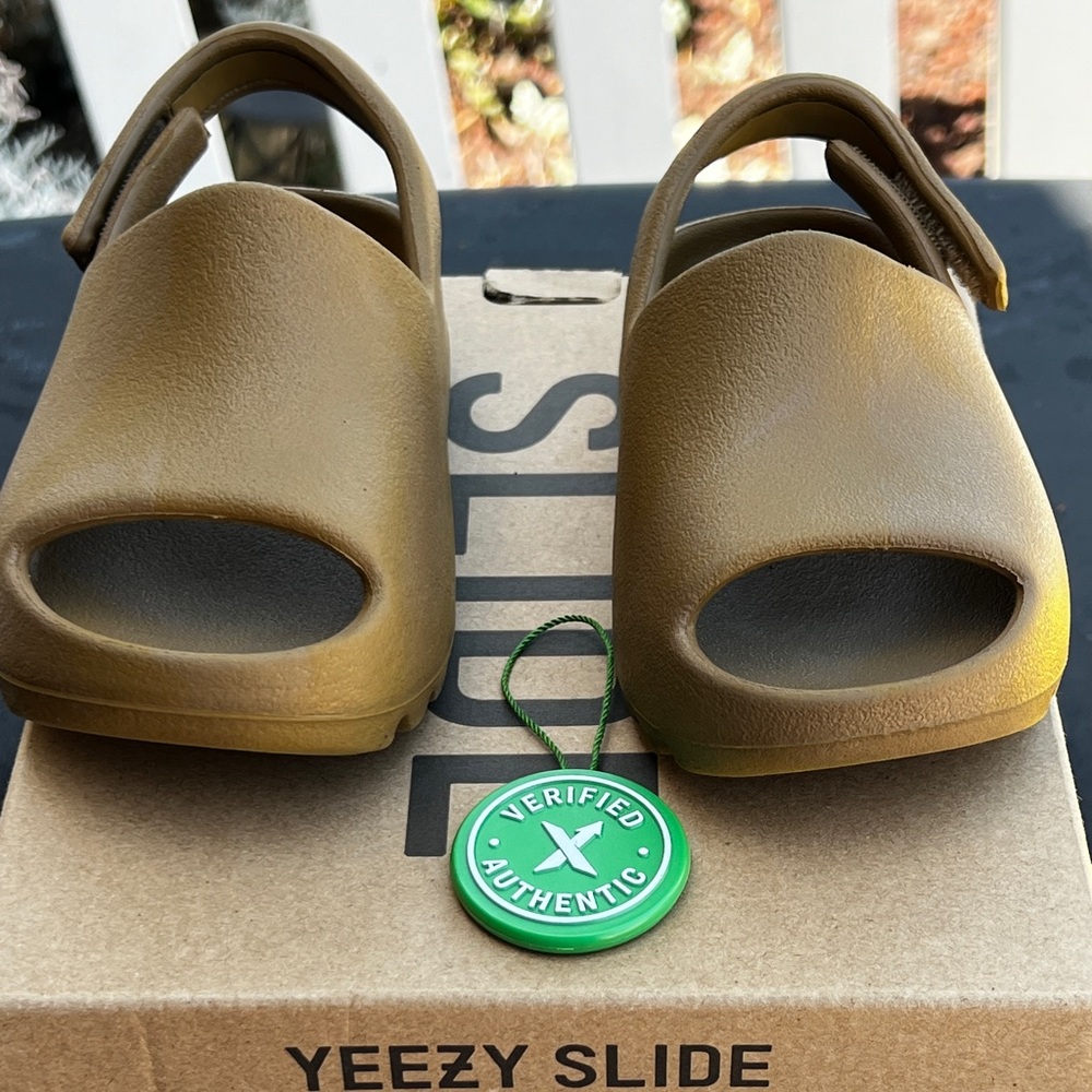 Yeezy Slide size Toddler size 6